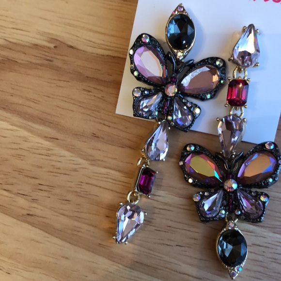 Betsey Johnson Hematite & Gold Tone Mismatch Crystal Butterfly Drop Earrings NWT - Picture 12 of 16